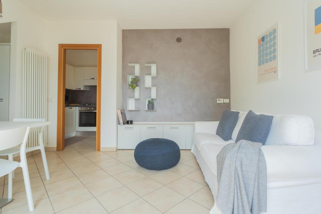 Blue Bliss Apartment By Rent All Como Colonno Eksteriør billede